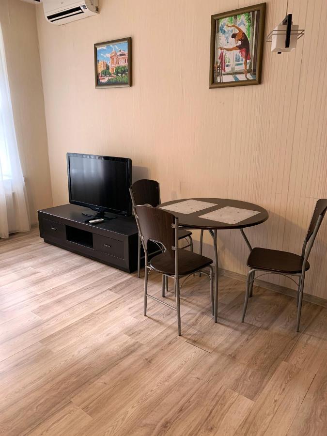 Excellent Apartment In The Center Of Odessa Ngoại thất bức ảnh